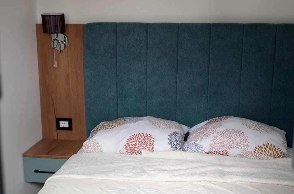 Bed, Photo of the whole room, Bedroom, Mountain view