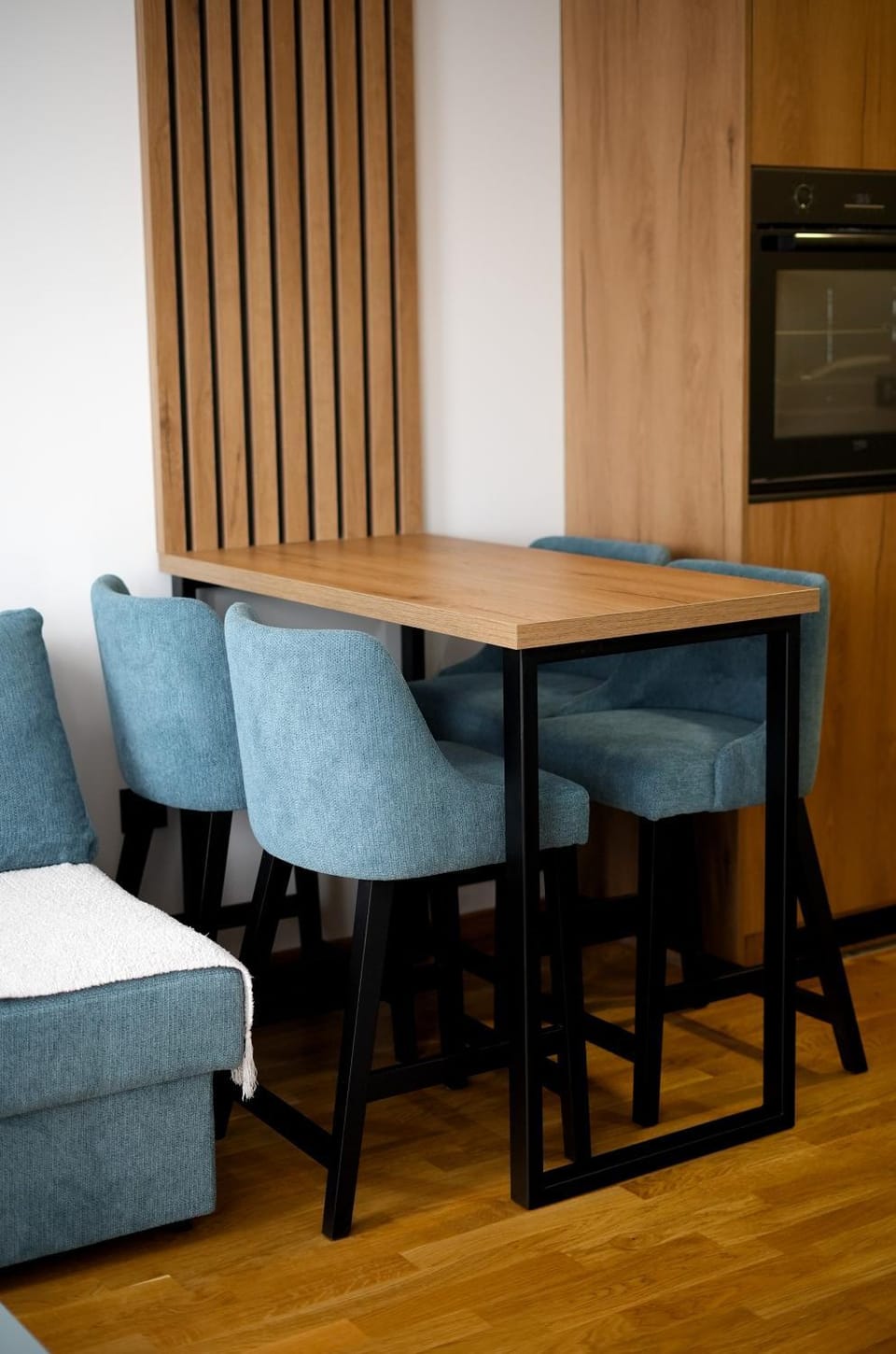 Seating area, Dining area