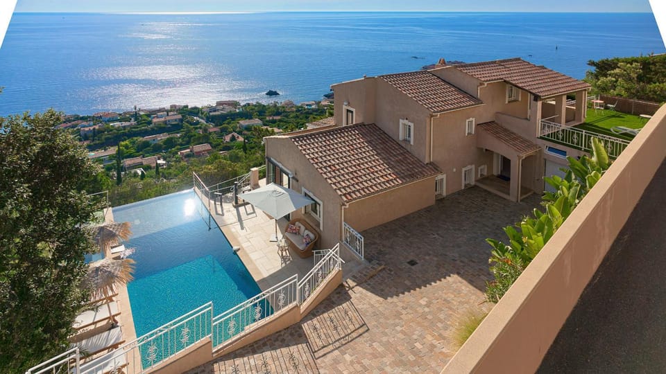 Property building, Bird's eye view, Swimming pool