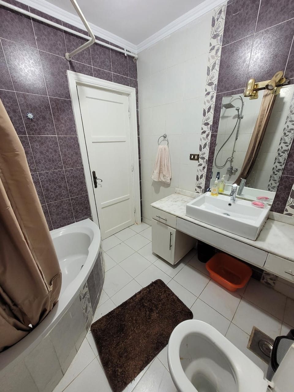 Shower, Toilet, Bathroom, Bath, bidet, towels