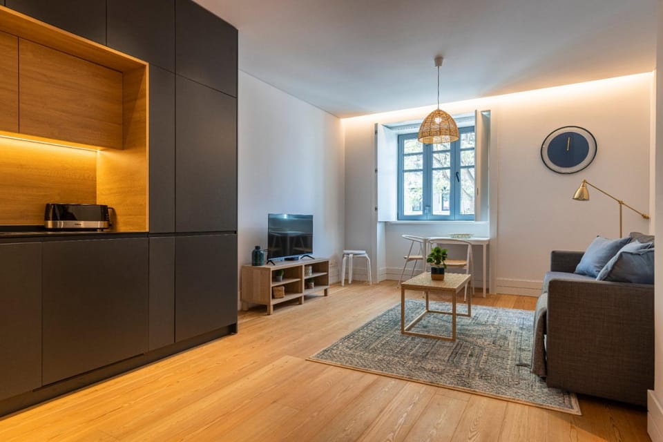 TV and multimedia, Kitchen or kitchenette, Living room, Seating area