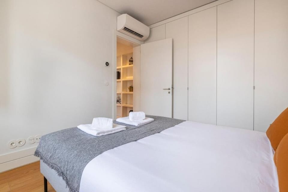 Bed, Bedroom, towels, wardrobe, air conditioner