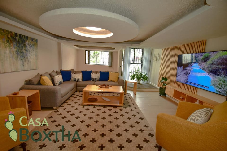 TV and multimedia, Living room, Seating area, Evening entertainment