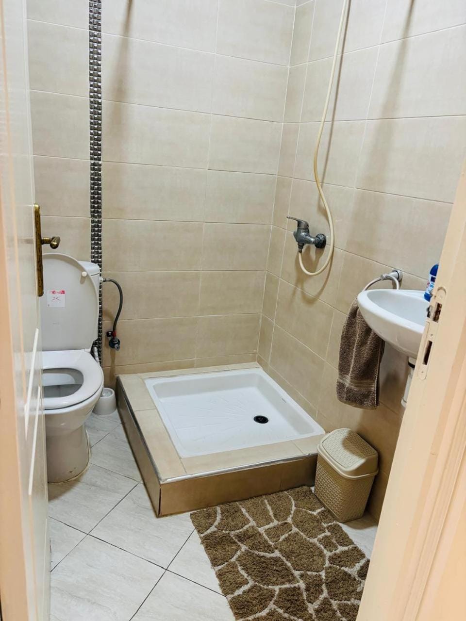 Shower, Toilet, Bathroom, towels