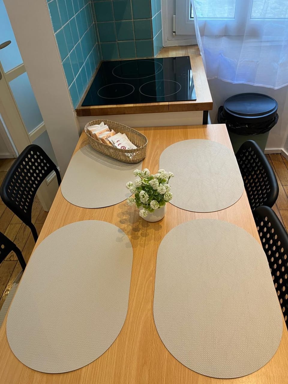 Food and drinks, Dining area, Food