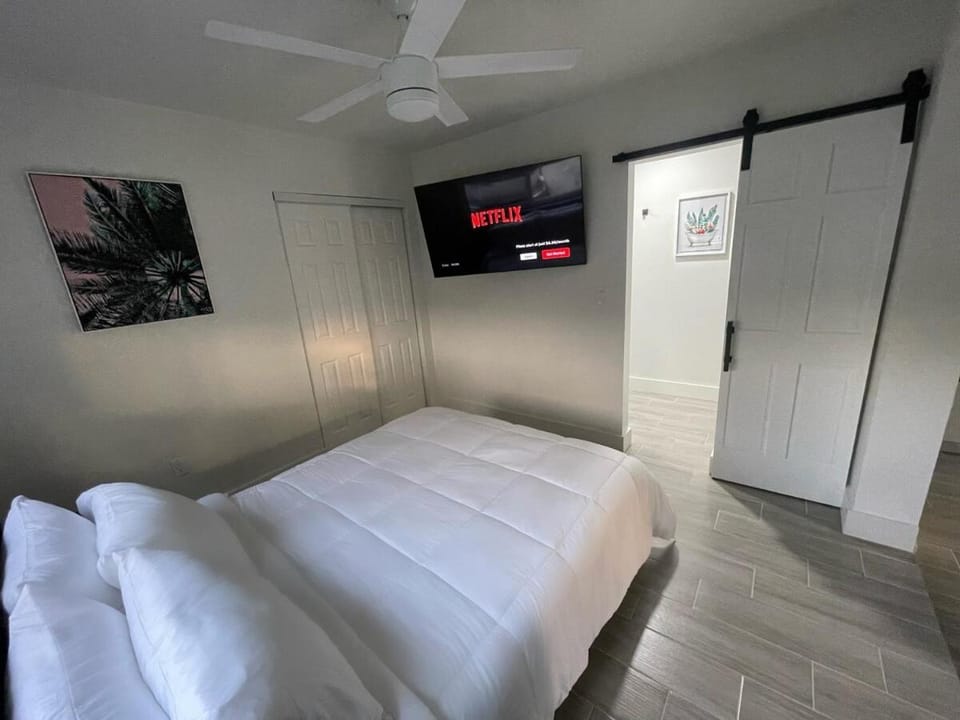 The Vice City Suite - Private stay with Free Parking in the Heart of Miami Apartment in Miami