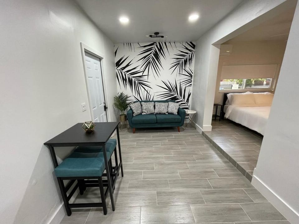 The Vice City Suite - Private stay with Free Parking in the Heart of Miami Apartment in Miami