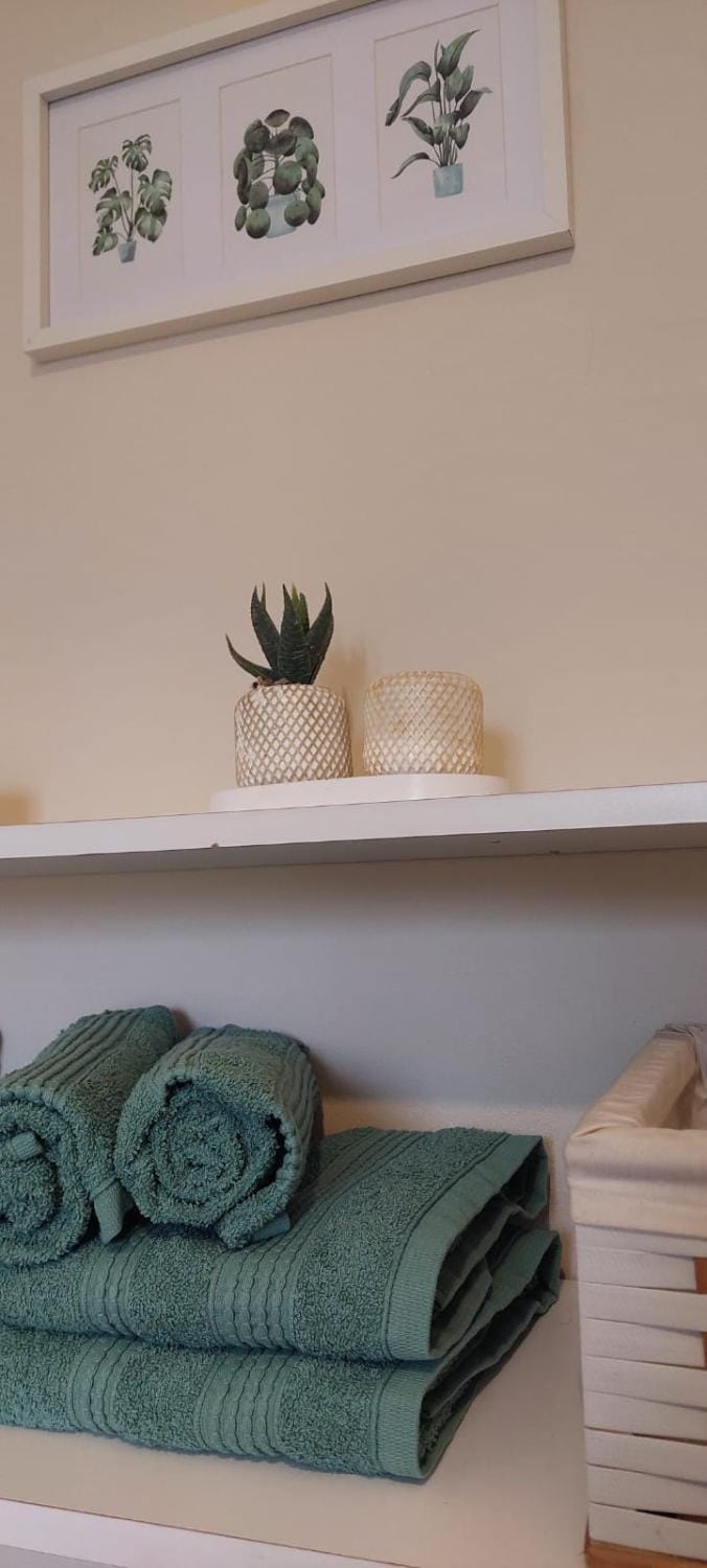 Bedroom, towels