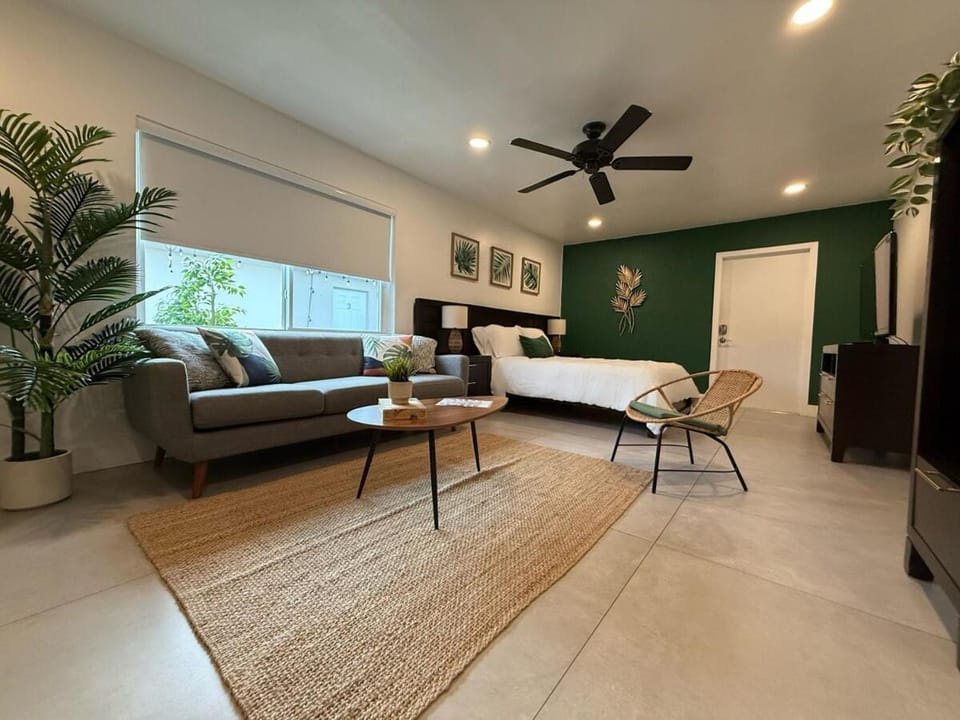 The Miami Tropic Suite - Private Stay with Free Parking in the Heart of Miami Apartment in Miami