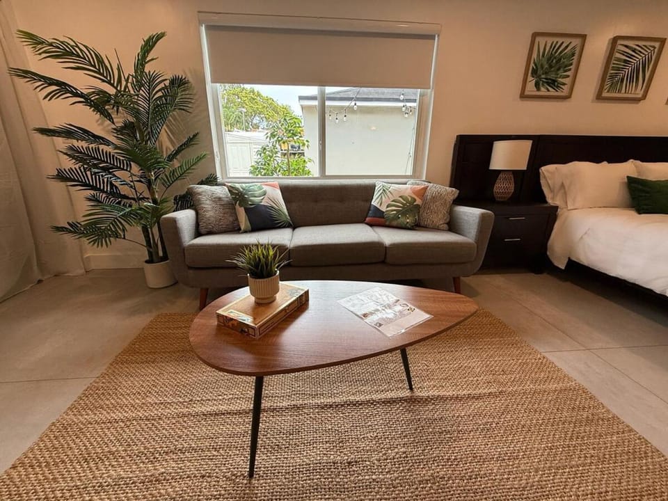 The Miami Tropic Suite - Private Stay with Free Parking in the Heart of Miami Apartment in Miami