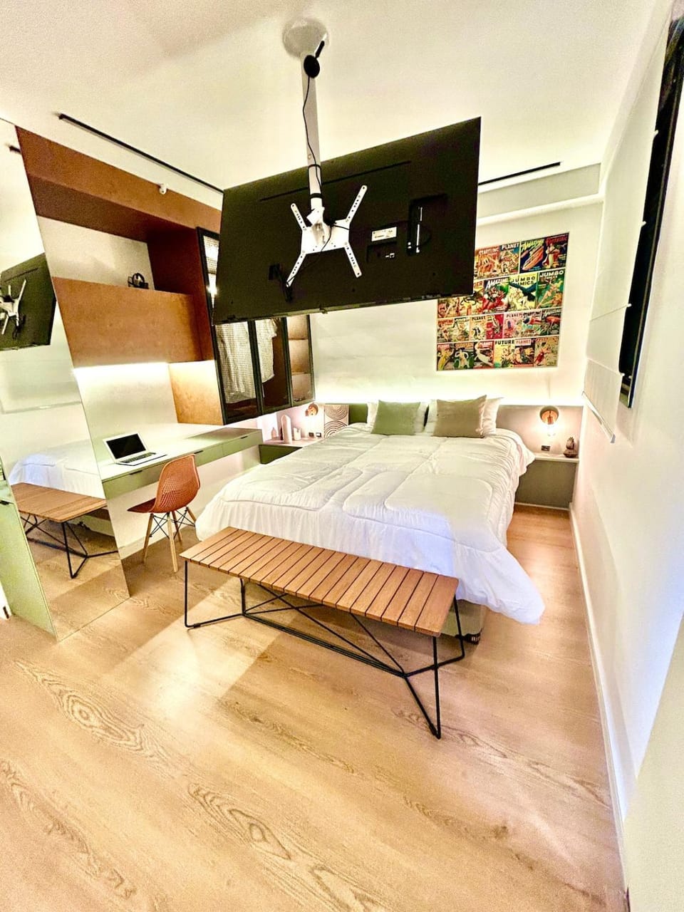 Bed, Seating area, Bedroom