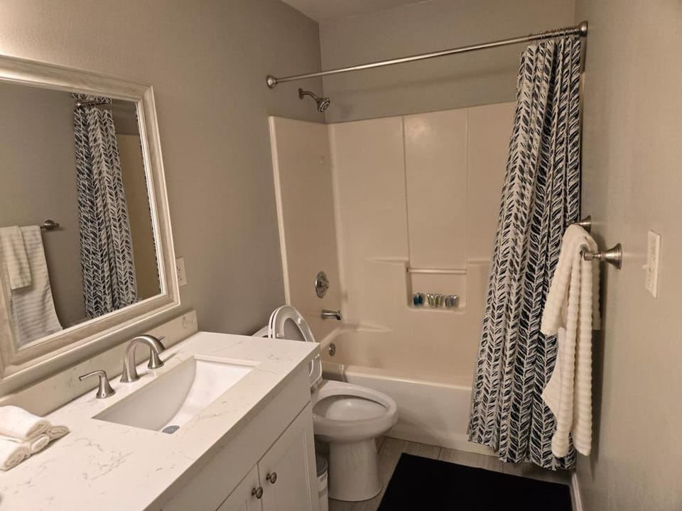 Spacious 5BR Walk to Wild Waves! House in Federal Way