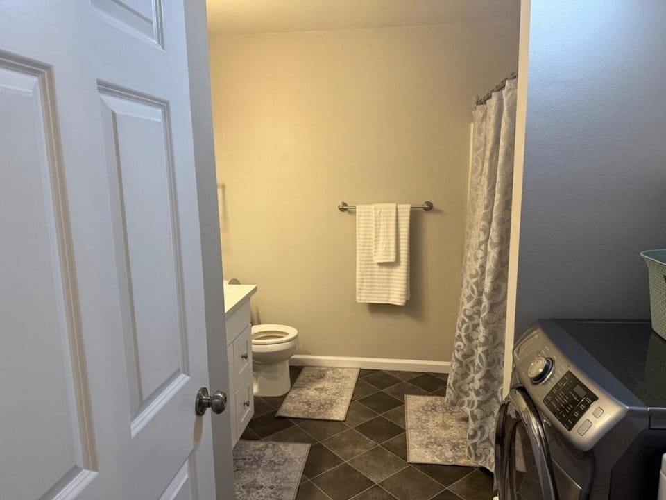 Spacious 5BR Walk to Wild Waves! House in Federal Way