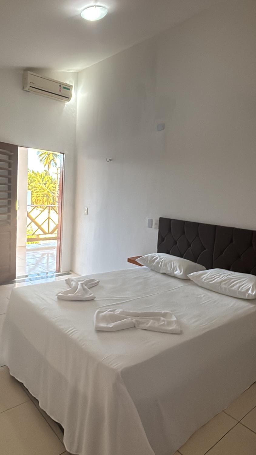Bed, Photo of the whole room, Bedroom, air conditioner