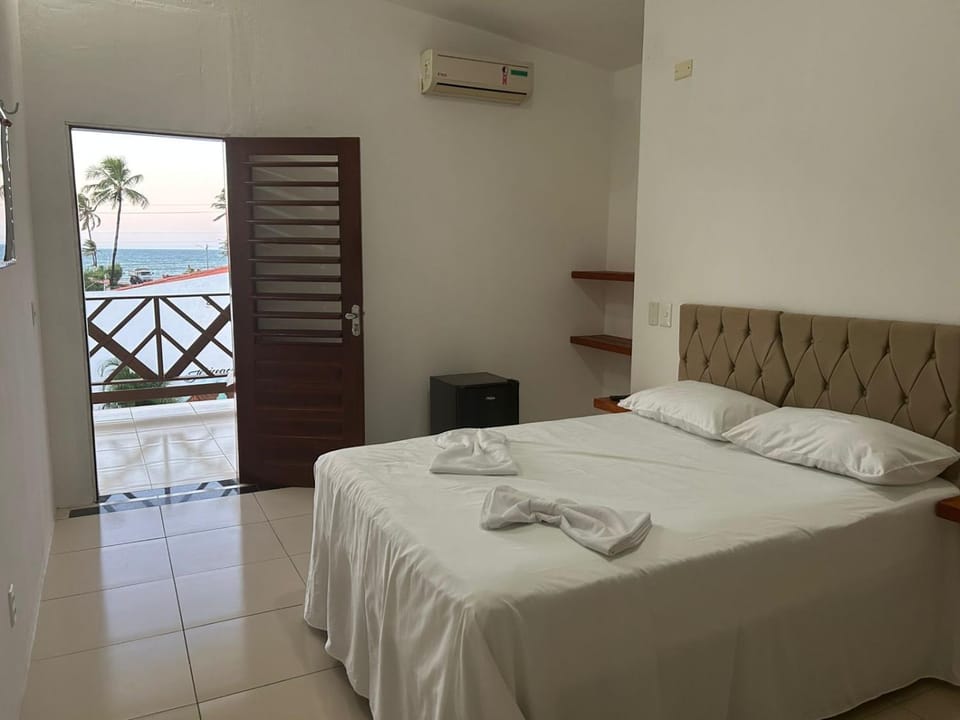Bed, Photo of the whole room, Bedroom, air conditioner