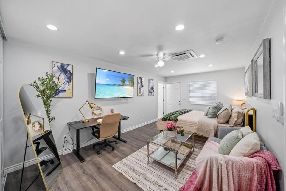 Entire Private Home with 3 Bedrooms 3 Bathrooms, House with Yard, King Bed, Prime Location, Available Now House in Mira Mesa