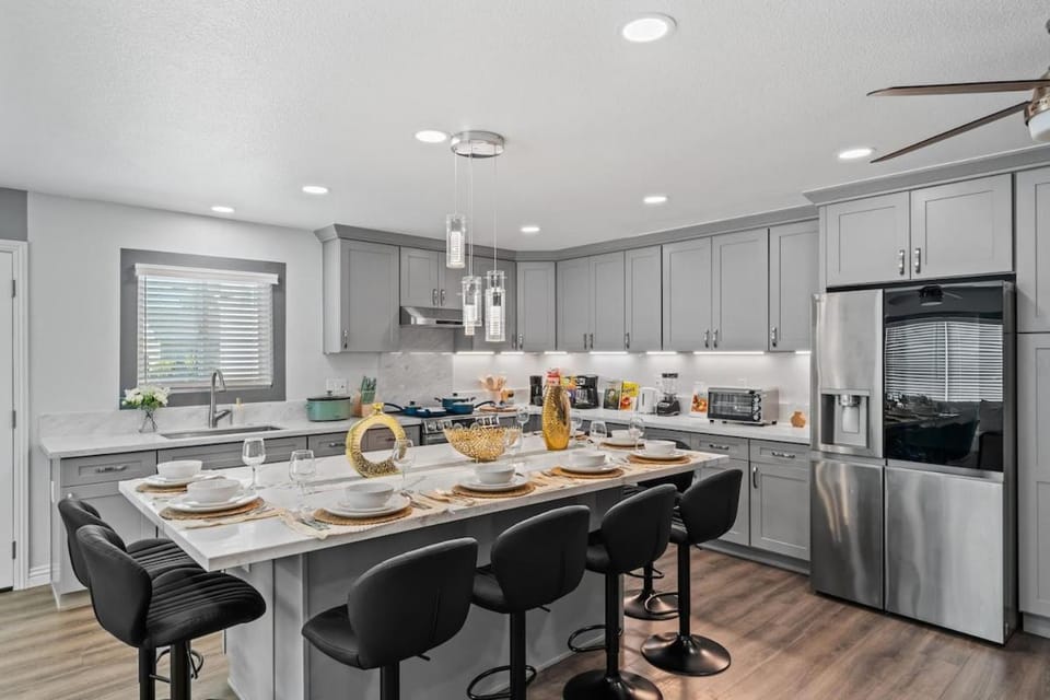 Entire Private Home with 4 Bedrooms 3 Bathrooms, King Bed, Gated Yard, Parking, Ranch, Available Now House in Mira Mesa