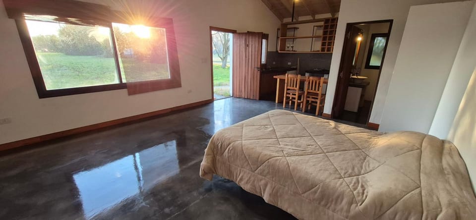 Bed, Photo of the whole room, Seating area, Bedroom, Sunrise, Sunset
