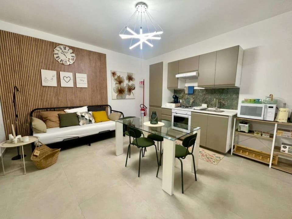 Living room, Photo of the whole room, Dining area