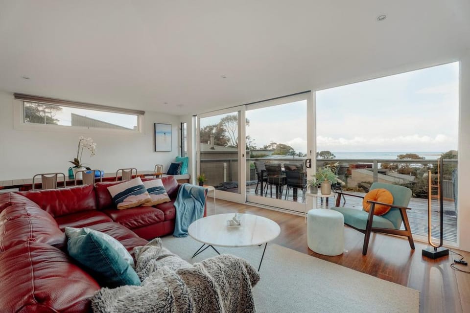 View (from property/room), Balcony/Terrace, Living room, Seating area, Dining area