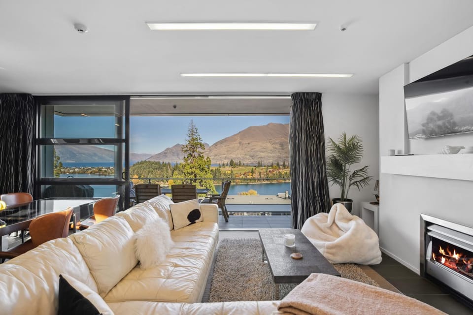 TV and multimedia, Living room, Seating area, Lake view, Mountain view
