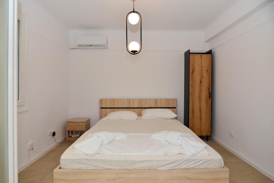 Bed, Photo of the whole room, Bedroom, towels, wardrobe, air conditioner