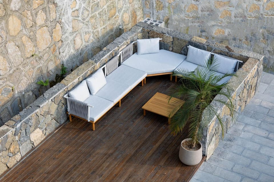 Seating area, Internal: Not applicable to any particular room
