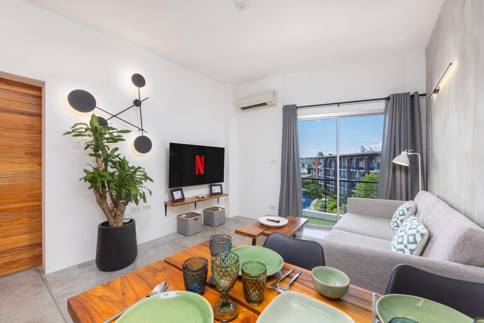 Communal lounge/ TV room, TV and multimedia, Living room, Seating area, Evening entertainment, air conditioner
