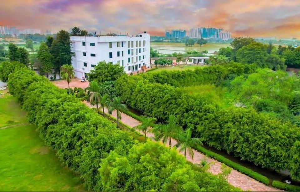 PLAY RIVERIA VALLEY RESORT Greater Noida Hotel in Haryana
