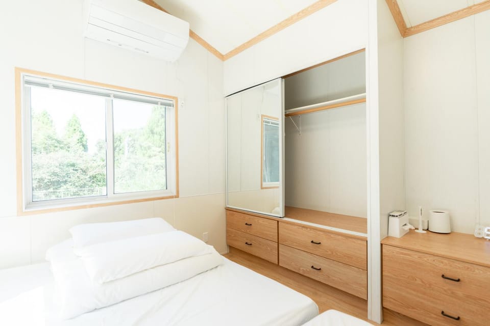 Bed, Photo of the whole room, Bedroom, wardrobe