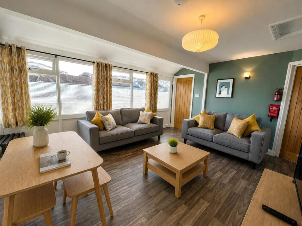 Beach Cottage 33, Just a Short Stroll to the Beach Chalet in Westward Ho