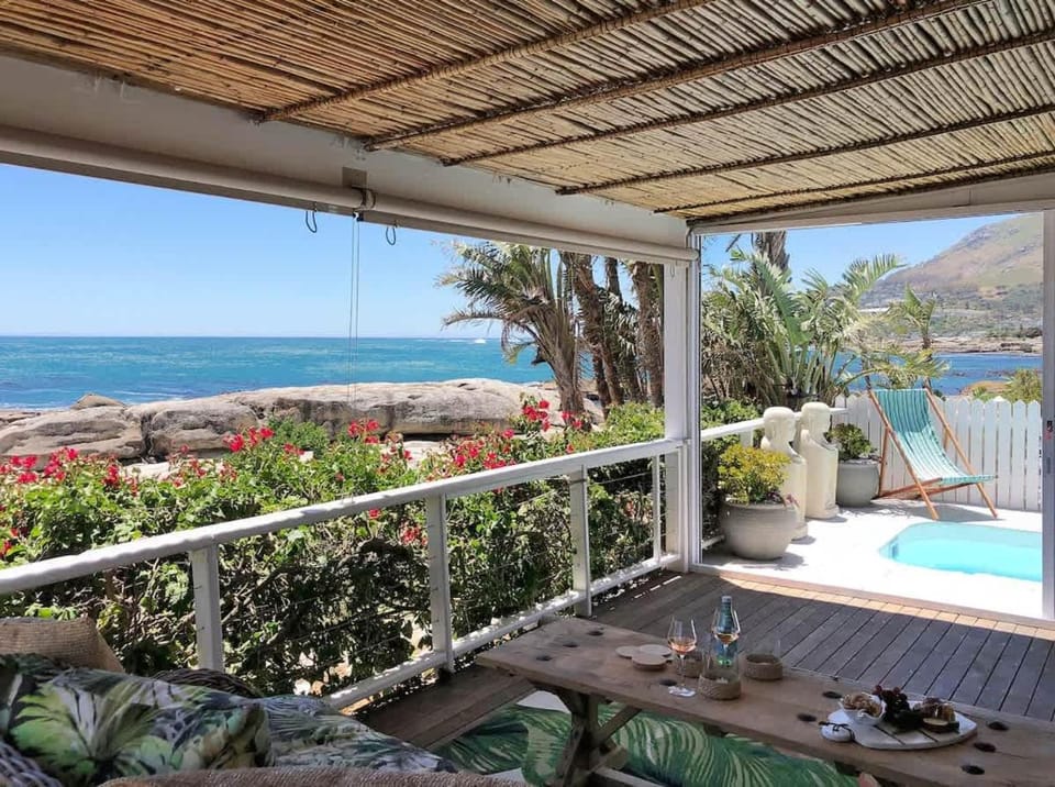 Beachfront Bungalow with Private Pool in Camps Bay House in Camps Bay