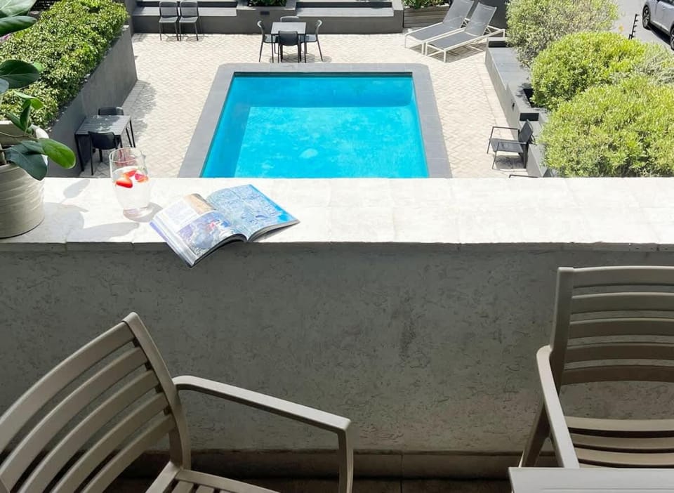 Stylish Green Point Apartment with Pool Access Apartment in Cape Town