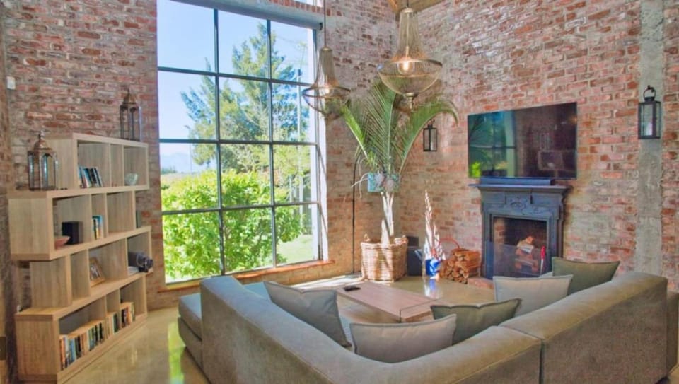 TV and multimedia, fireplace