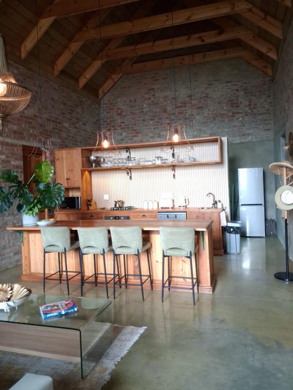 Kitchen or kitchenette, Dining area, dishwasher, microwave, oven, stove