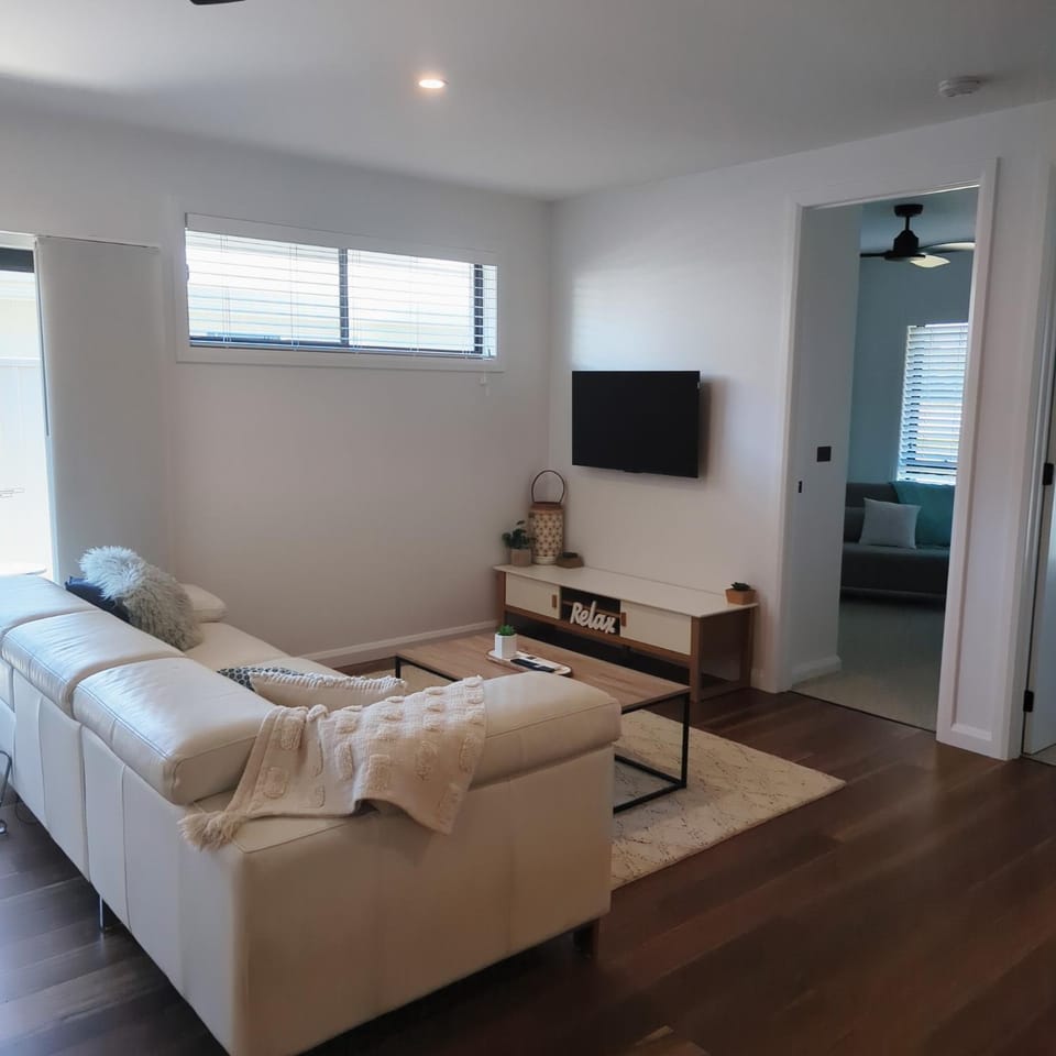 TV and multimedia, Living room, Evening entertainment