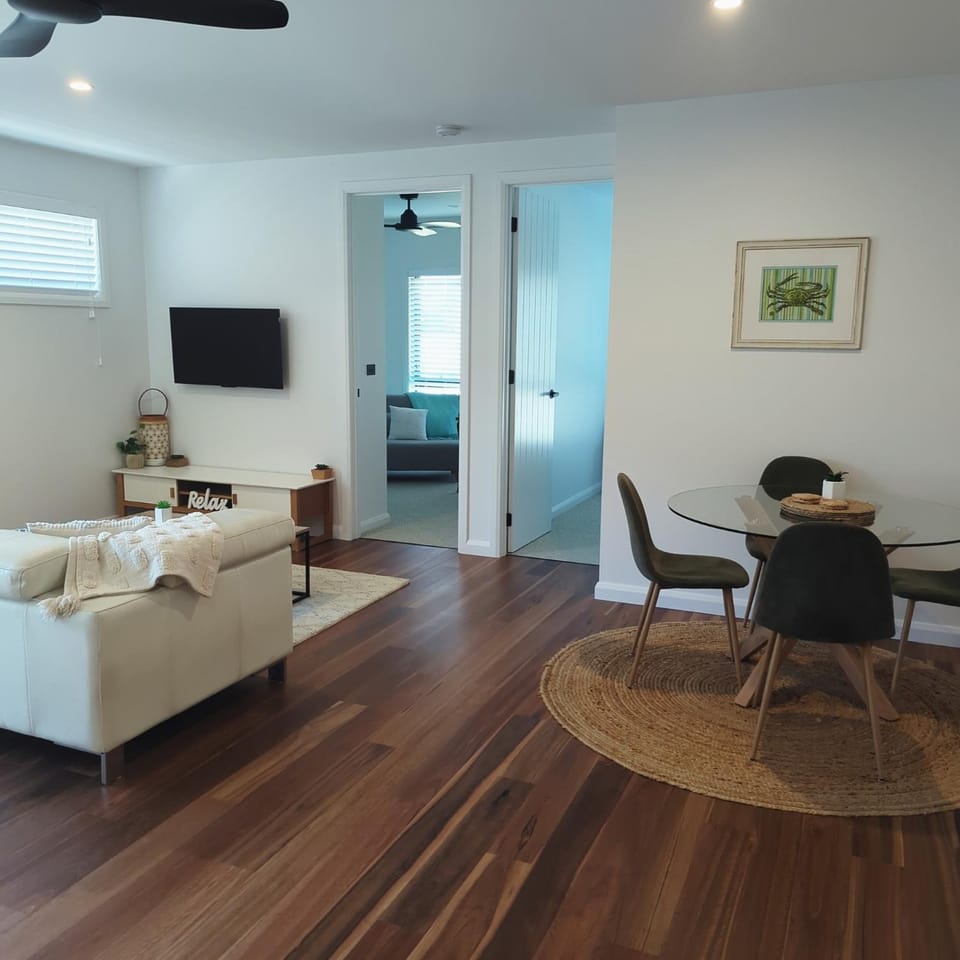 TV and multimedia, Living room, Seating area, Dining area, Evening entertainment