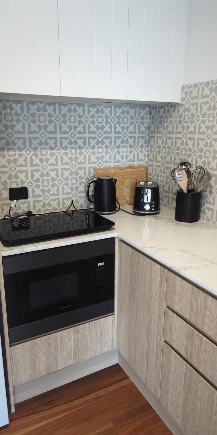 Coffee/tea facilities, stove, toaster