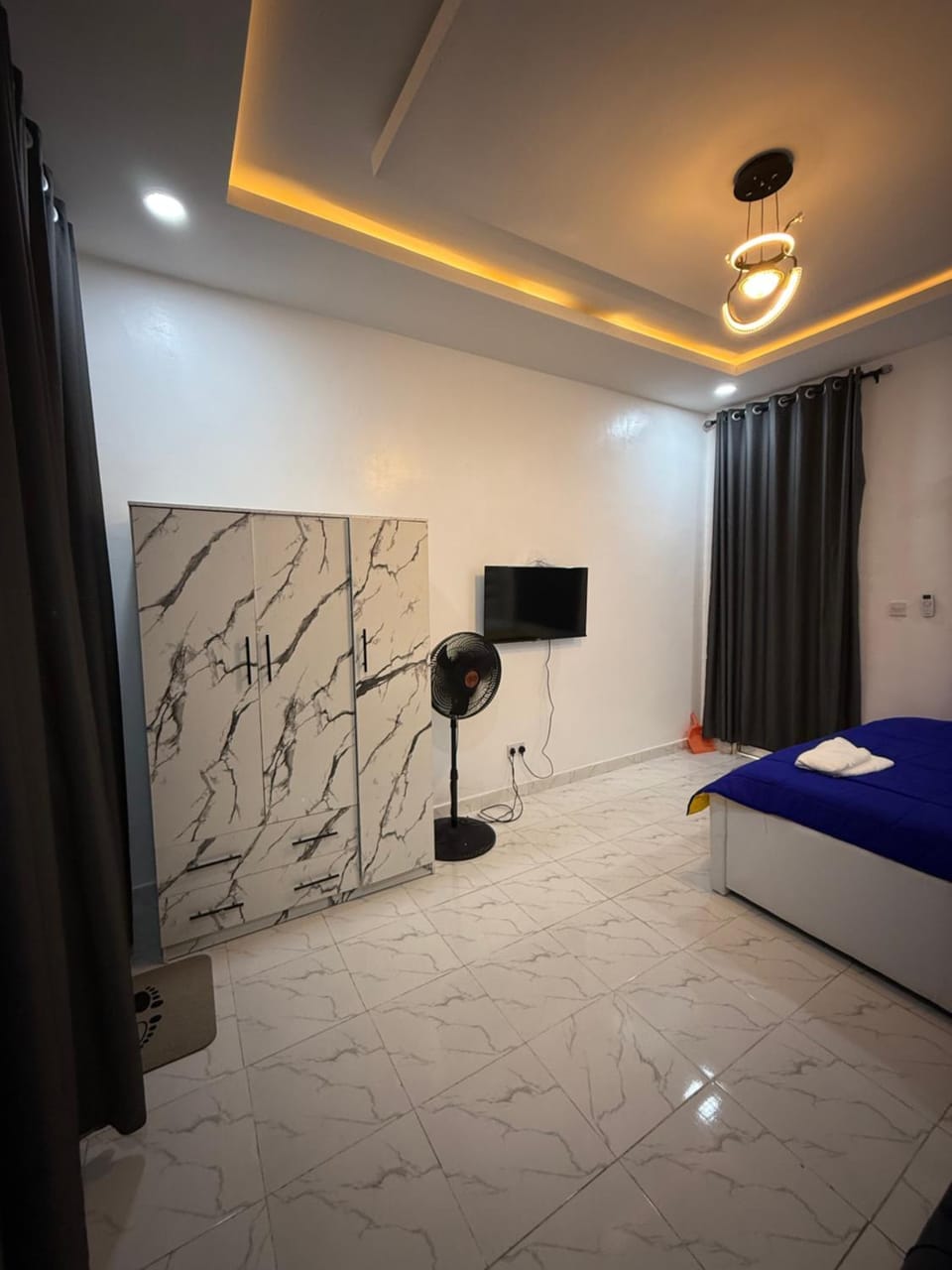 Private Fully Serviced Studio Apartment At Ogudu, 15 mins to the Airport Bed and Breakfast in Lagos