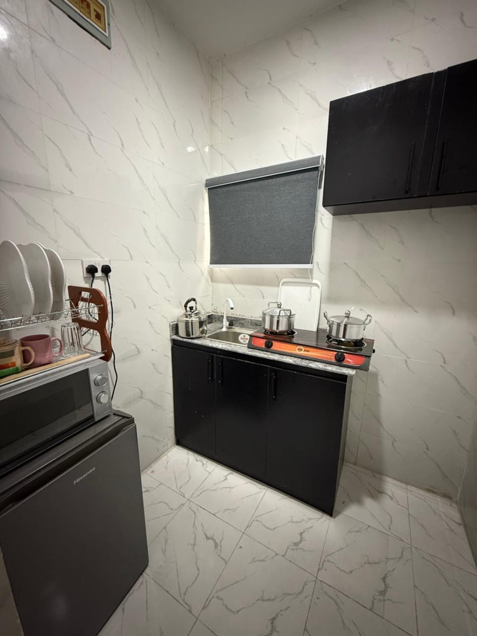 Private Fully Serviced Studio Apartment At Ogudu, 15 mins to the Airport Bed and Breakfast in Lagos
