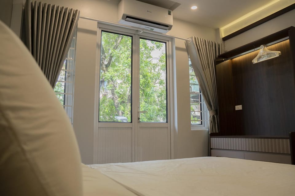 Bed, Bedroom, air conditioner