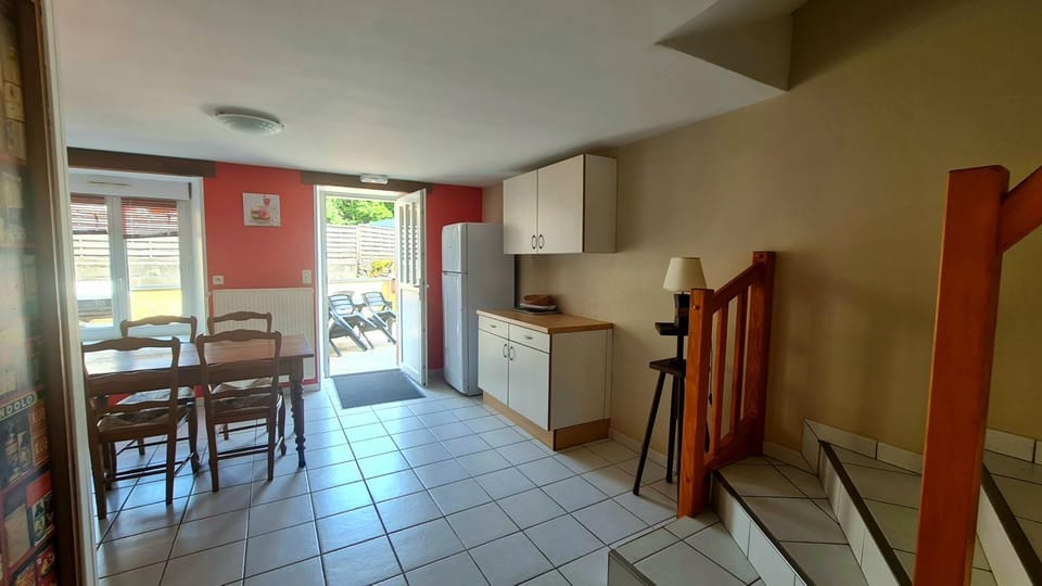 Kitchen or kitchenette, Dining area, oven, pet friendly, stove