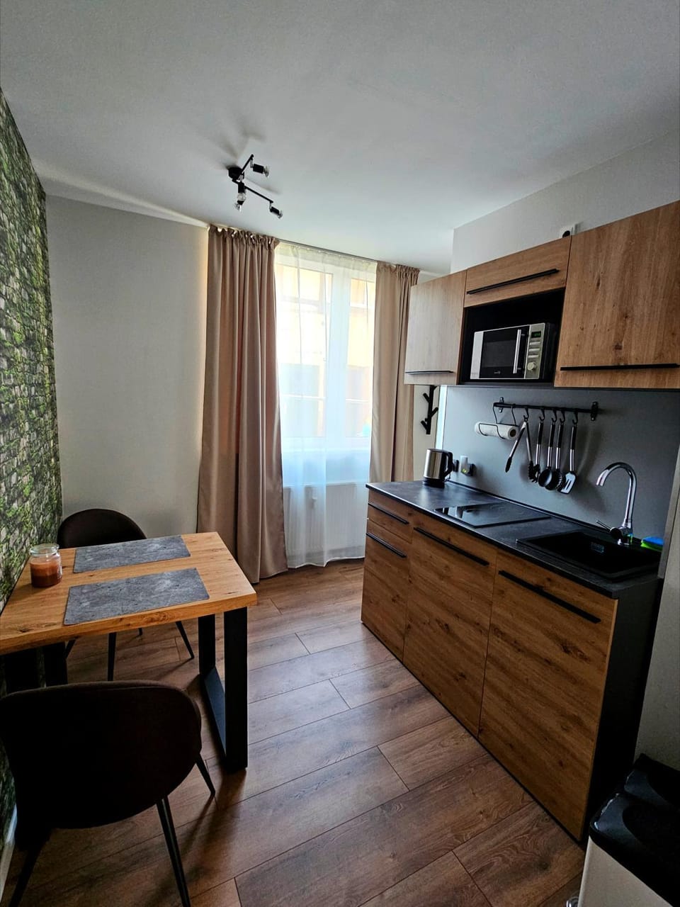 Kitchen or kitchenette, Dining area, stove