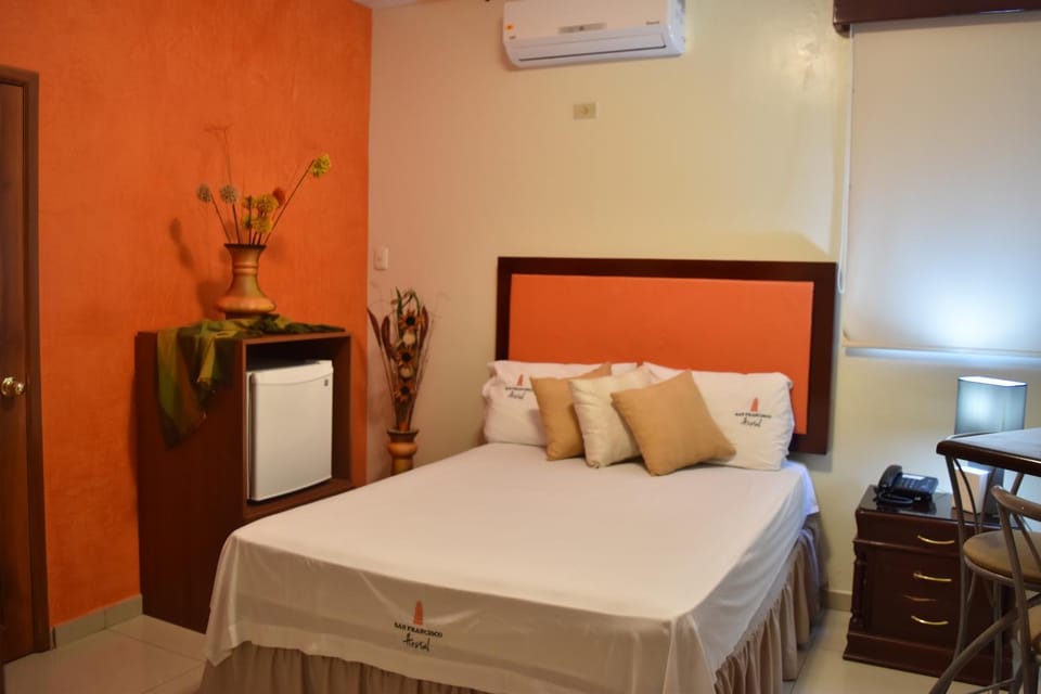 Staff, Photo of the whole room, Bedroom