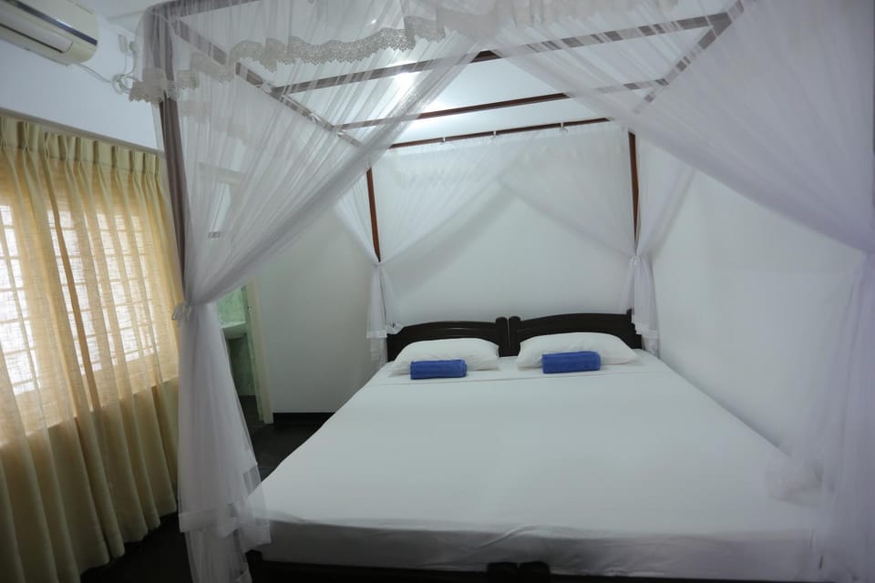 Bedroom, air conditioner