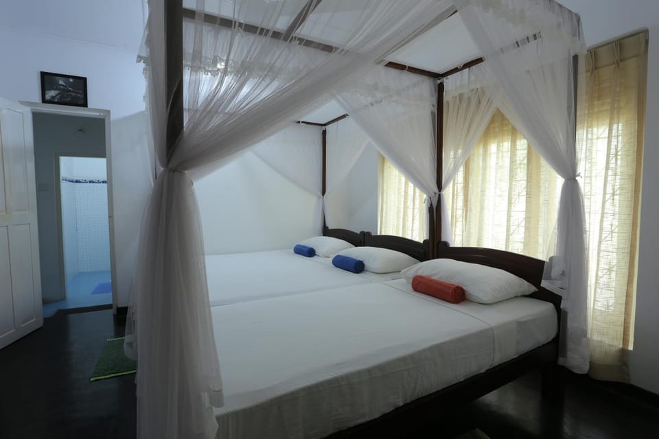 Bathroom, Bedroom, towels, air conditioner