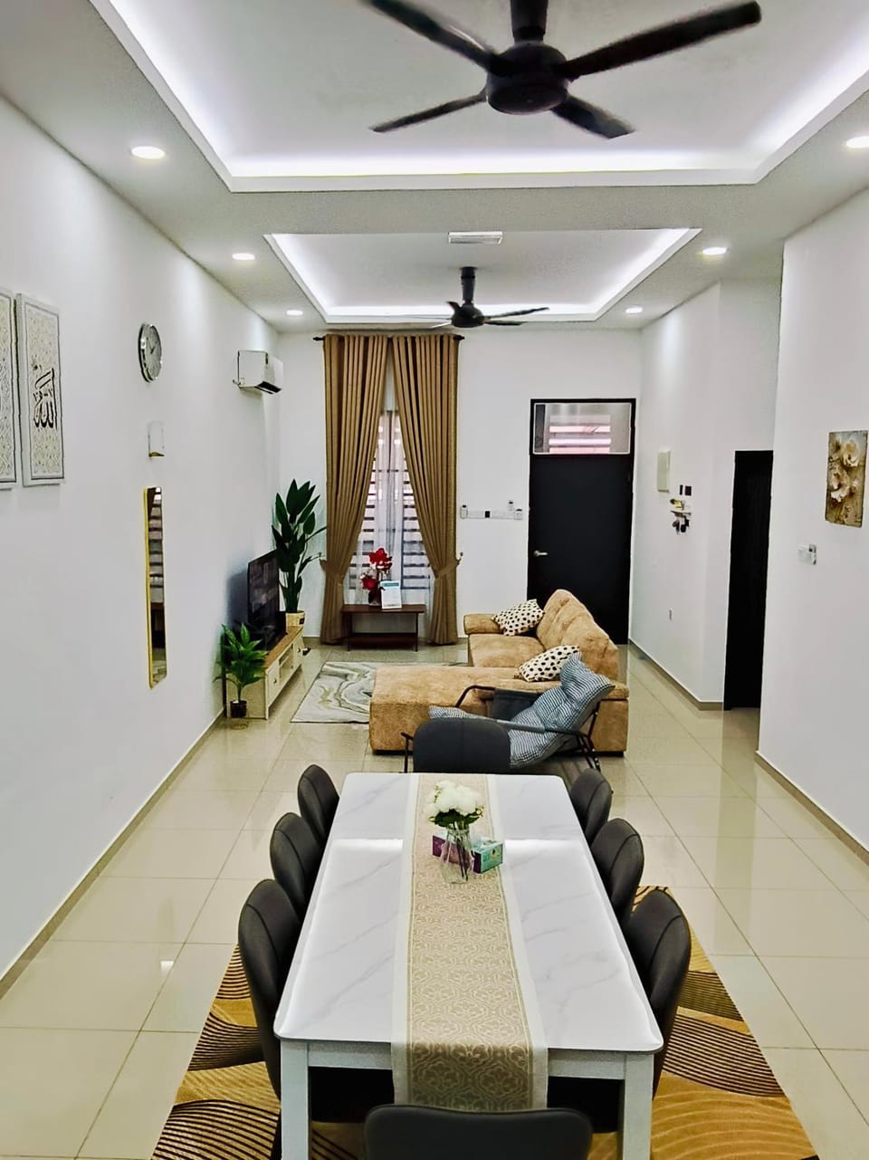 Living room, Seating area, Dining area
