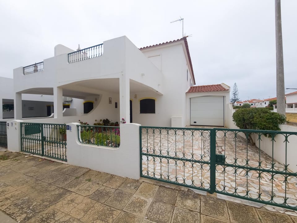 Property building, Balcony/Terrace