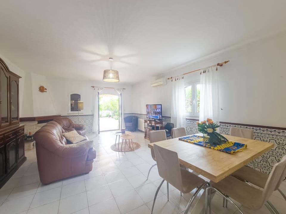 TV and multimedia, Living room, Dining area