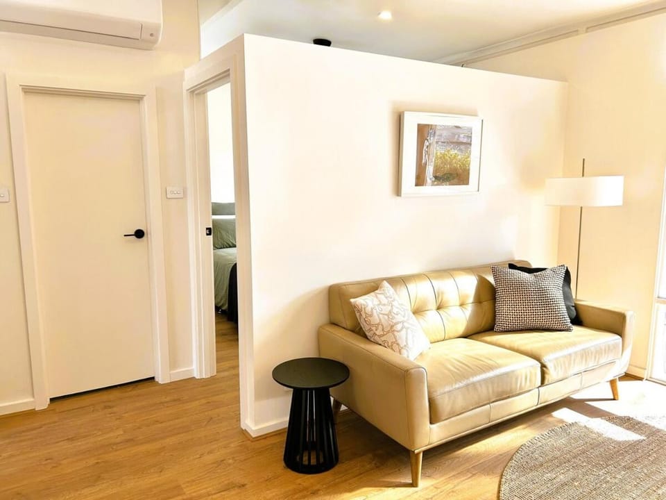 Stunning Modern Self-contained Apartment Apartment in Adelaide